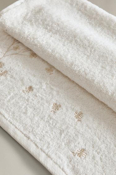 SERVIETTE DE BAIN BRODERIE TRÈFLE - Doré de Zara - Image 3
