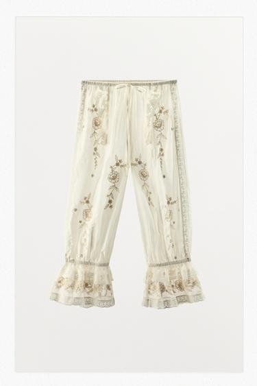 PANTALON À VOLANTS BRODÉS ET FANTAISIE - Écru de Zara
