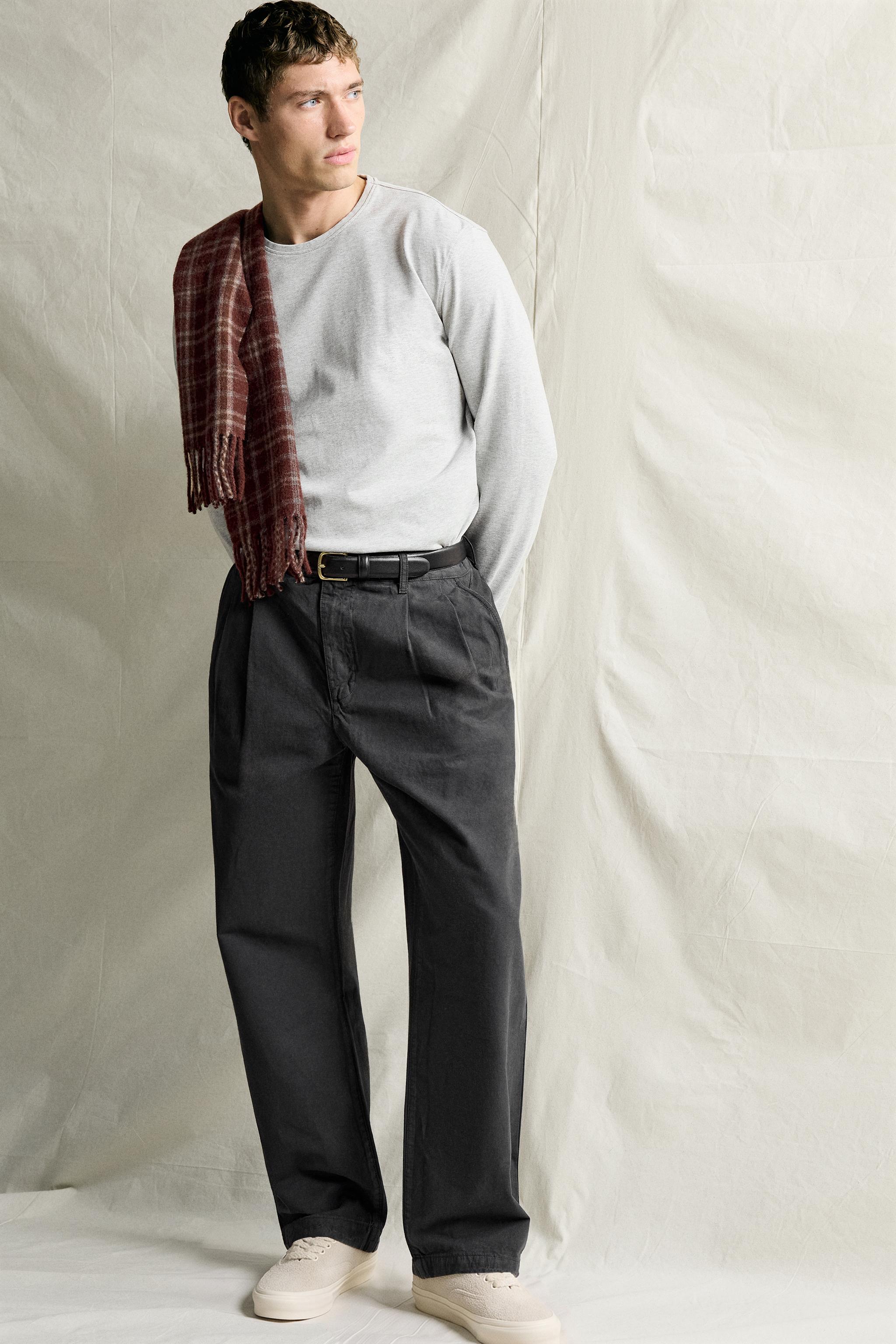 REGULAR-FIT PLEATED CHINO PANTS