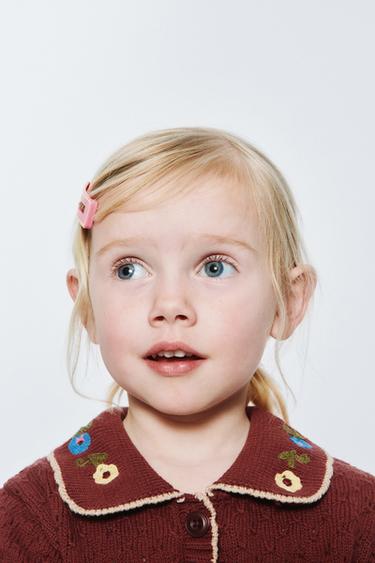 ТРИКОТАЖНОЕ ПОЛО С ЦВЕТОЧНОЙ ВЫШИВКОЙ SISSEL EDELBO X ZARA KIDS — КОРИЧНЕВЫЙ от Zara