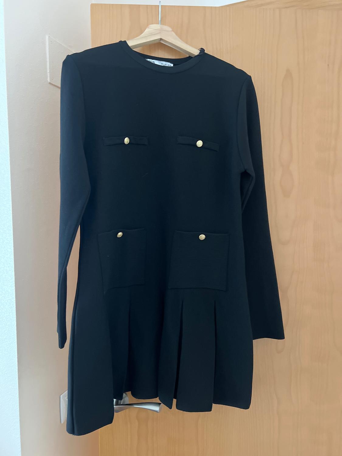 SHORT PLEATED KNIT DRESS