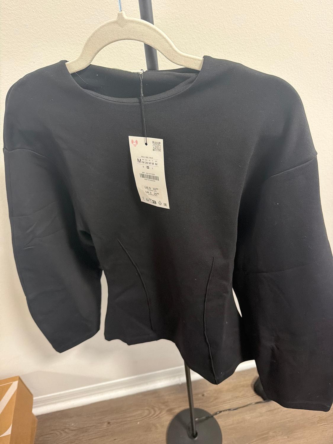 INTERLOCK JUMPER WITH DARTS - Image 2