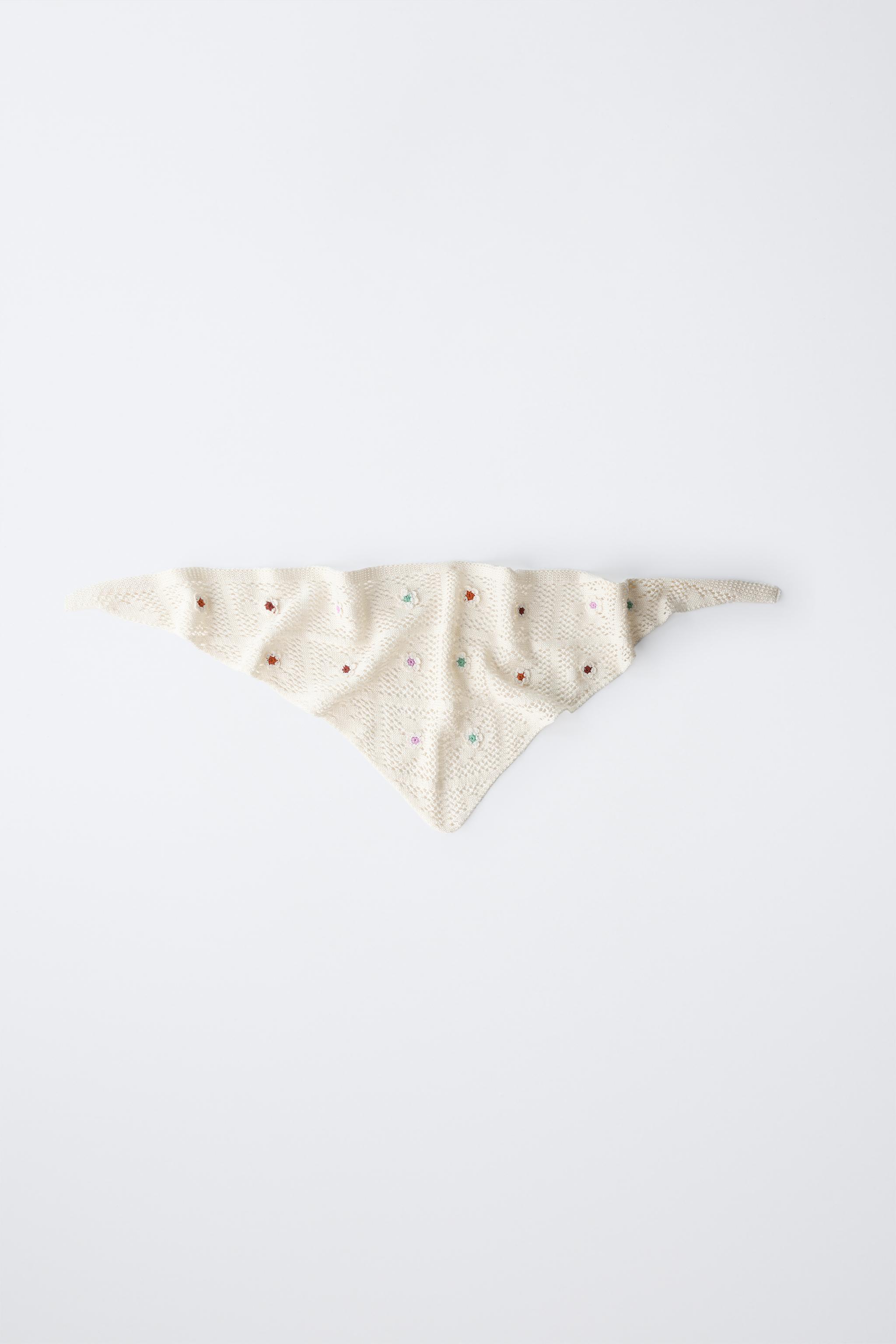 CROCHET SCARF WITH EMBROIDERED FLOWERS