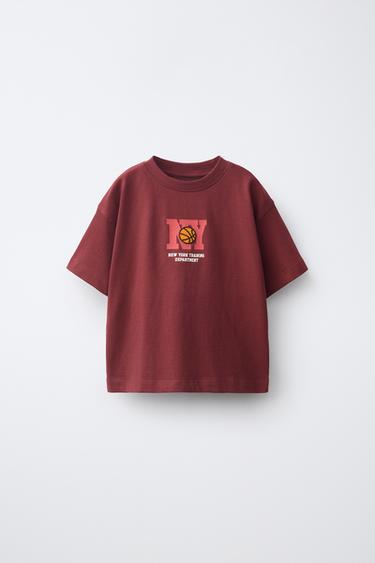 T-SHIRT IMPRIMÉ VARSITY - Bordeaux de Zara