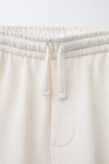 BERMUDA RUSTIQUE SLIM FIT EFFET ÉPONGE - Écru de Zara - Image 2