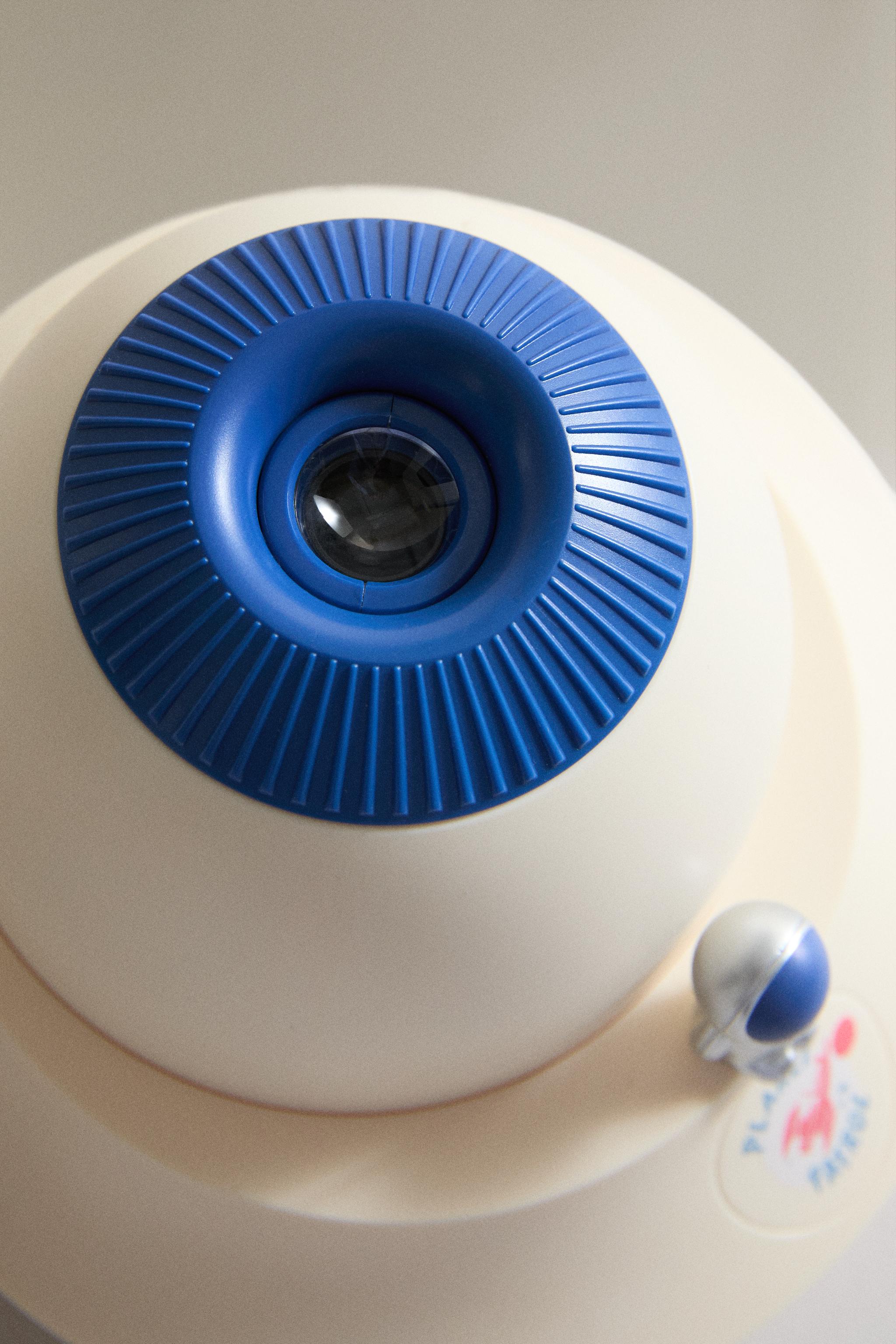 KIDS’ PLANET PROJECTOR TOY — Multicolored (alternate view)