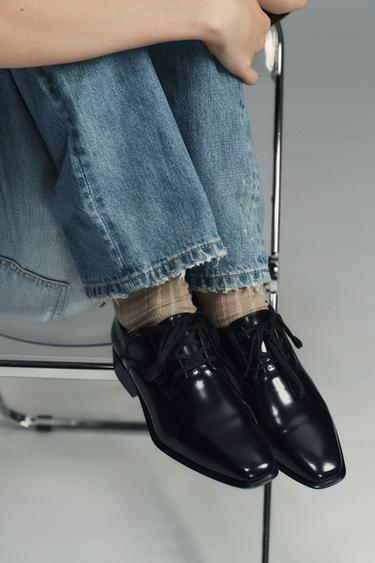 Күтпеген жерден жетілген әйел ішке кірді Сарафандардағы үлкен бөкселері бар порно