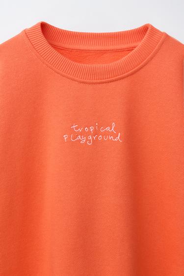 SUDADERA TEXTO BORDADO - Coral rojo de Zara