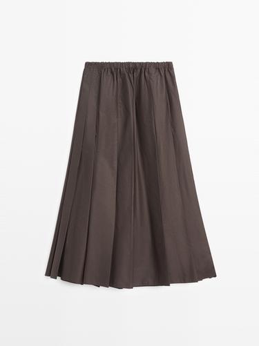 Falda midi tablas tejido técnico - Chocolate de Zara