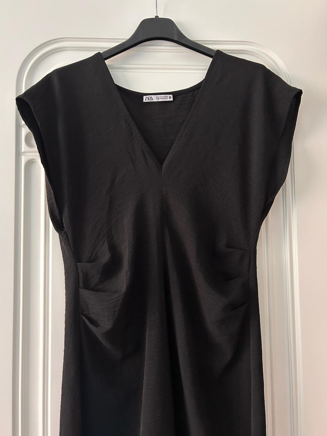 FLOWING DRESS WITH GATHERING - Image 2