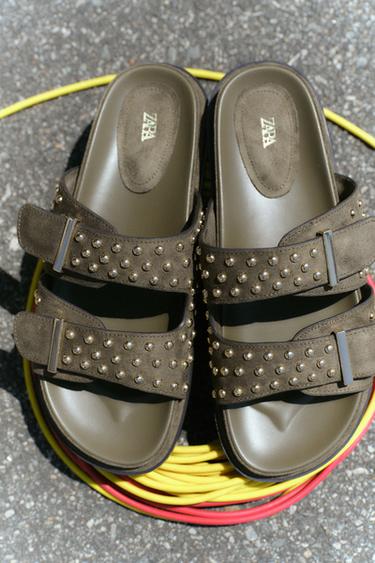 SANDALES BOUCLES CLOUS - Vert kaki de Zara - Image 1