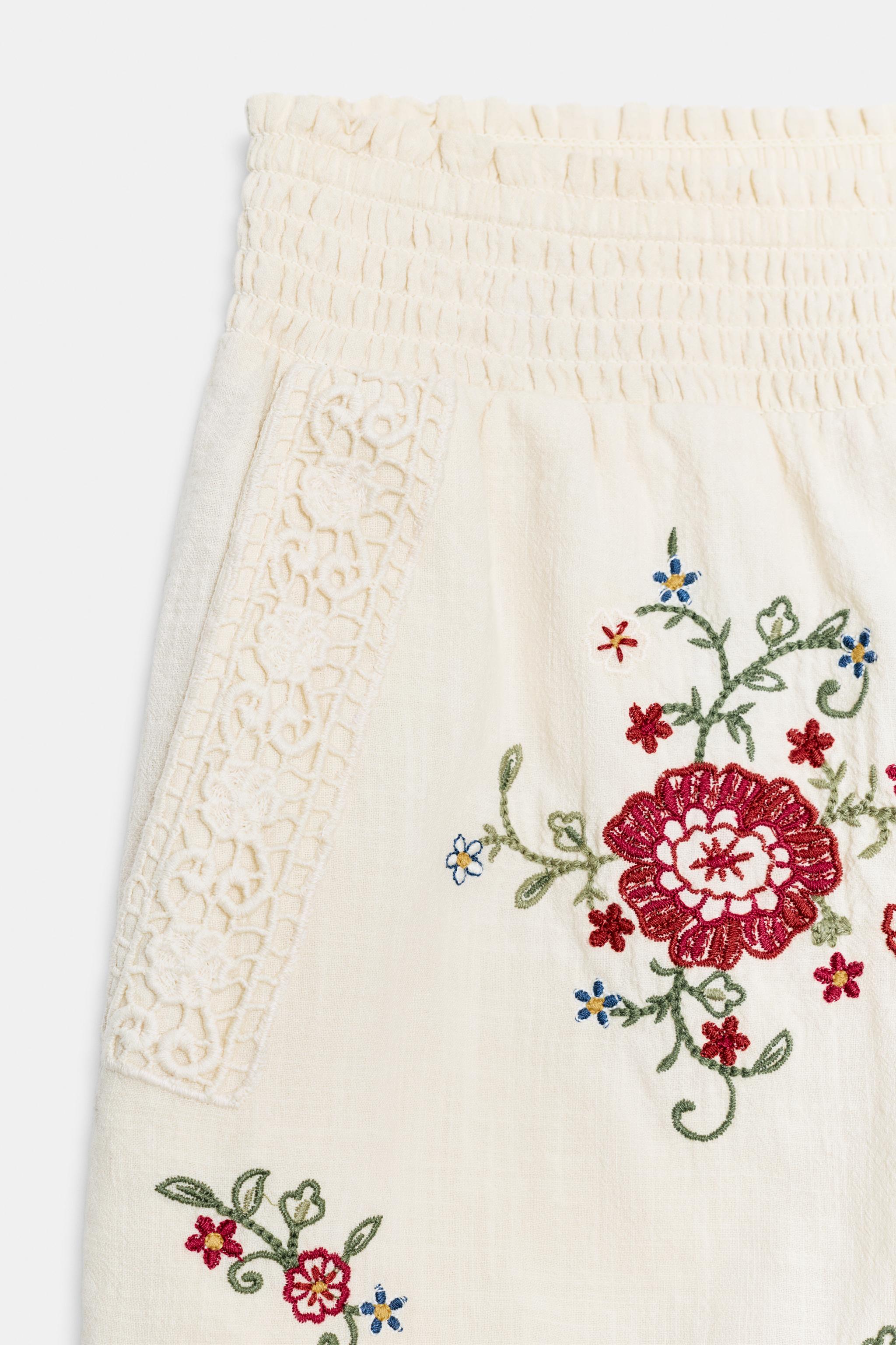 EMBROIDERED FLORAL SHORTS