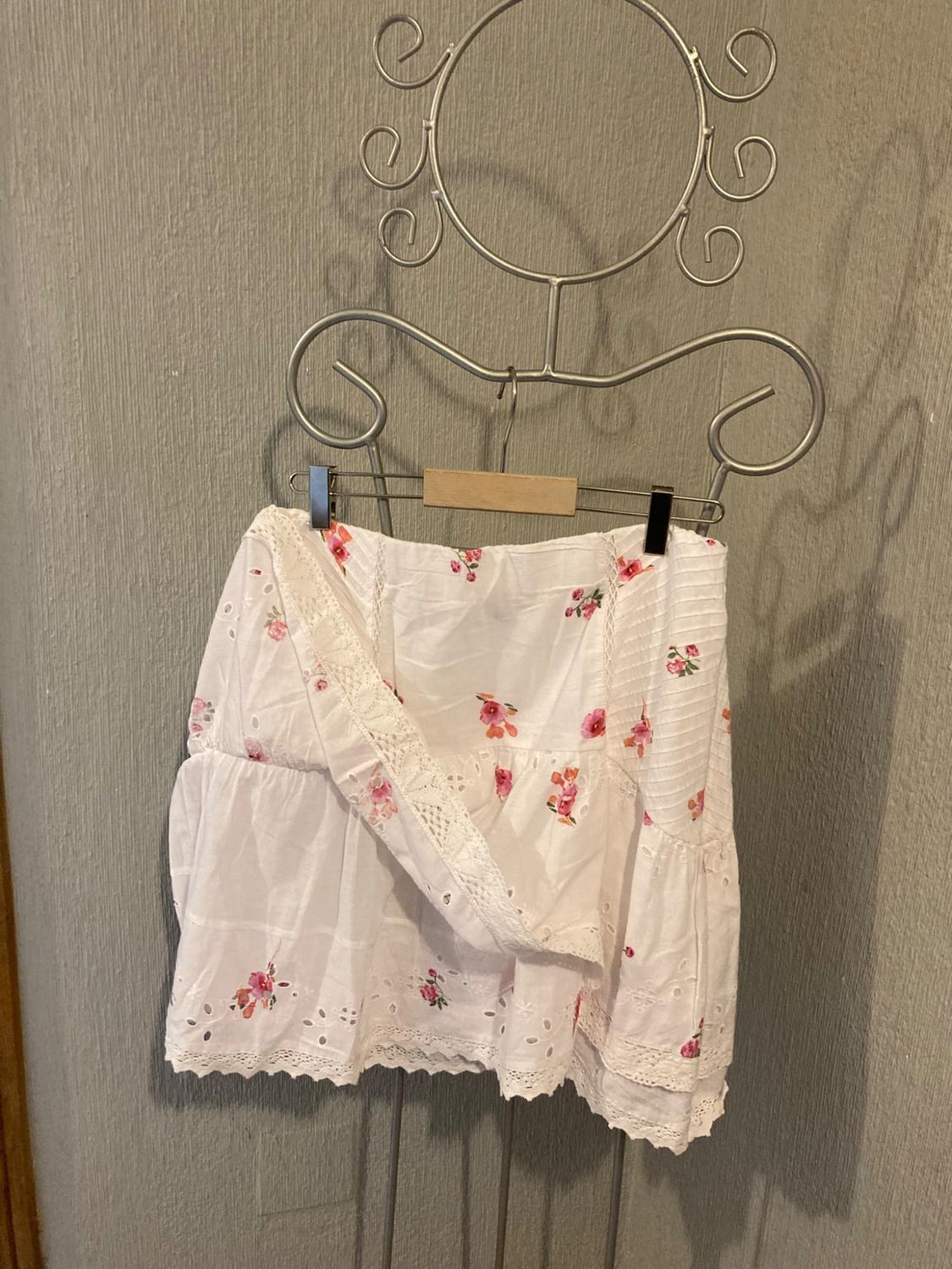 CONTRAST FLORAL PRINT MINI SKIRT - Image 3