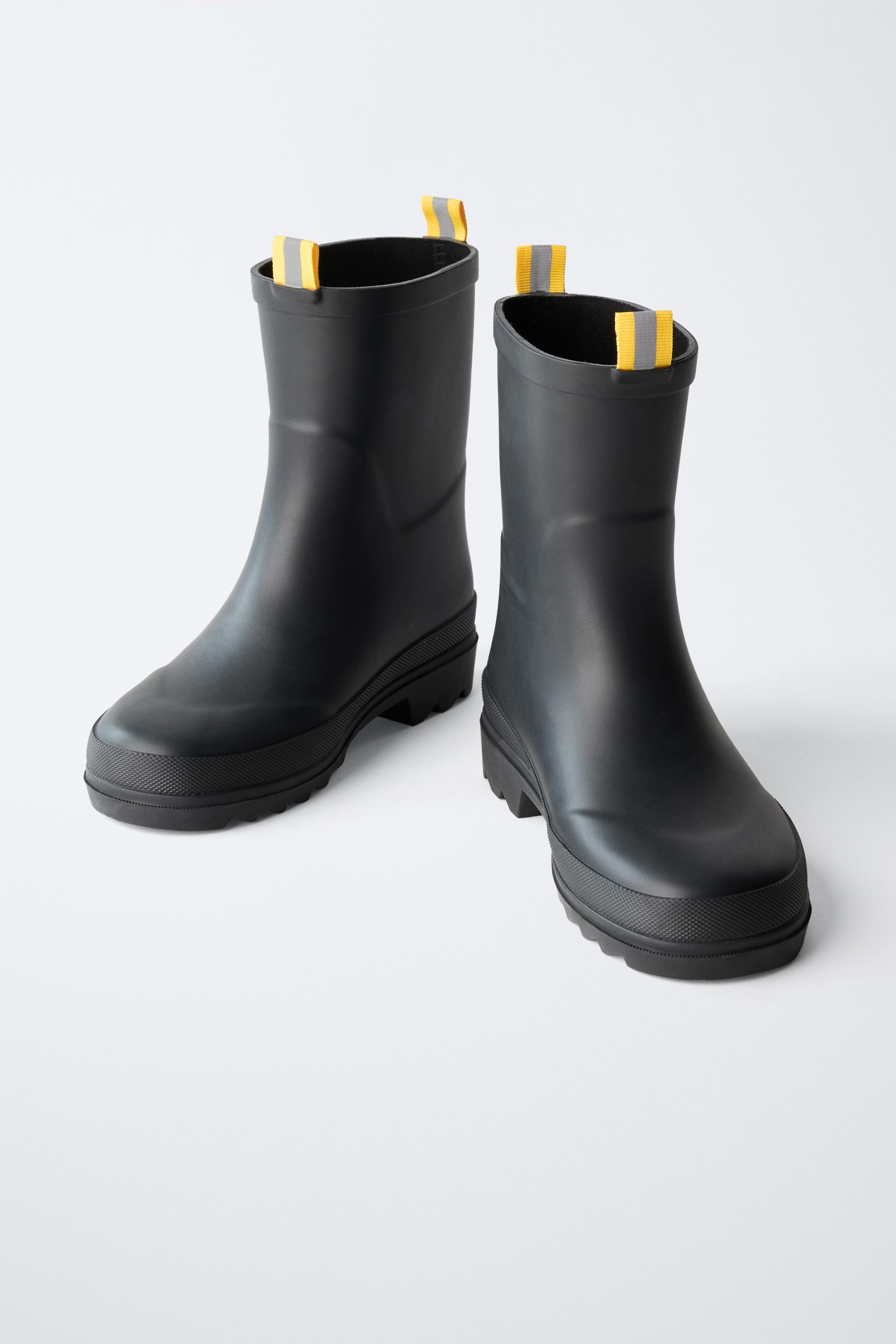 BASIC RAIN BOOTS