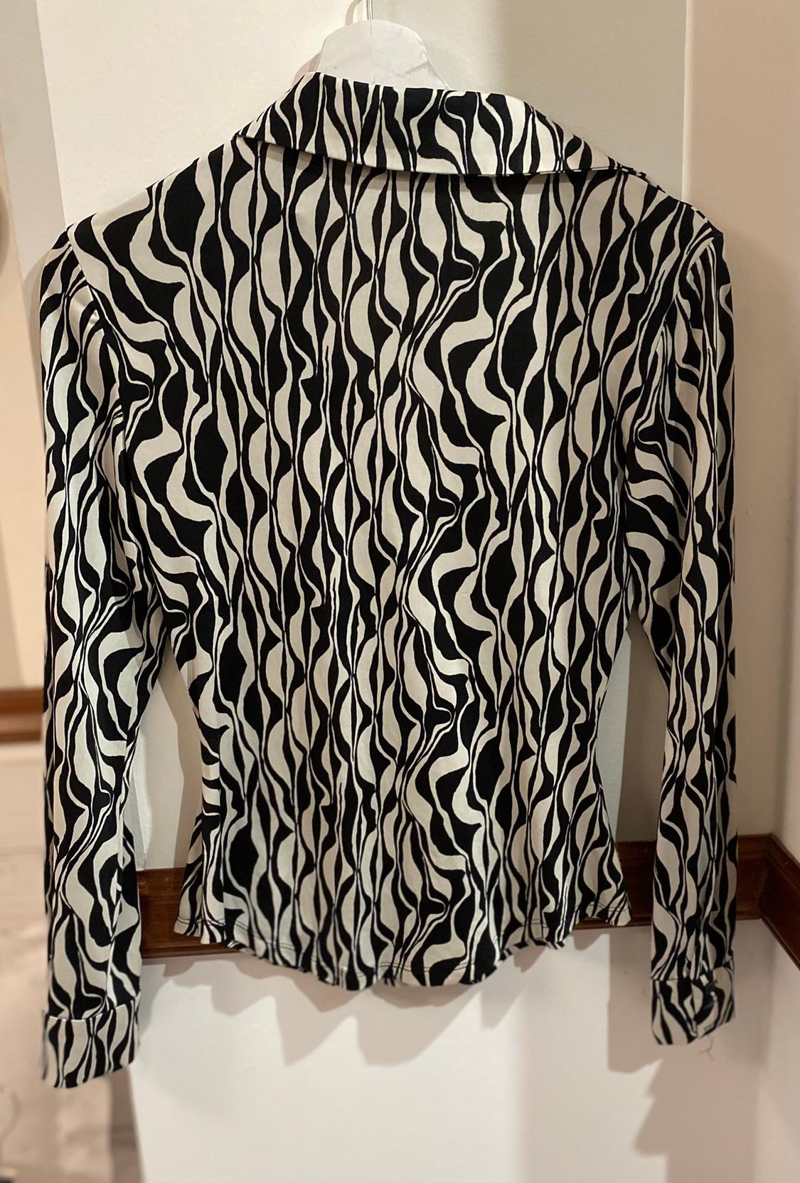 FITTED PRINTED BLOUSE - Image 2