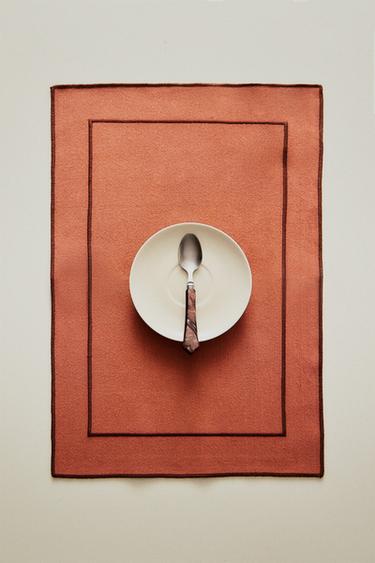 SET DE TABLE FESTONNÉ COULEUR - Rose de Zara