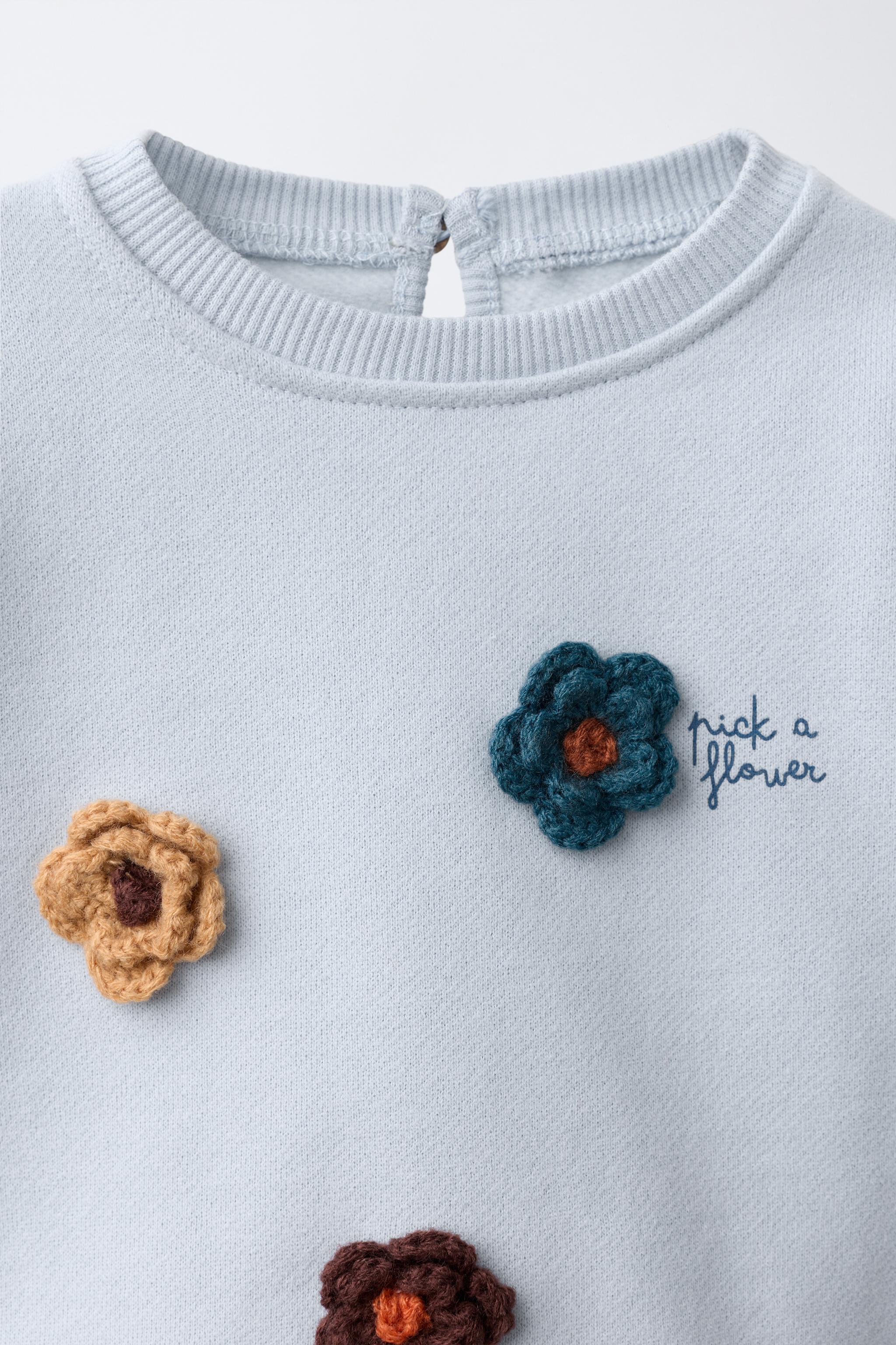 SWEAT À FLEURS AU CROCHET