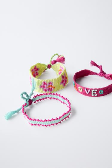 LOT DE TROIS BRACELETS DE FANTAISIE - Fuchsia de Zara - Image 2