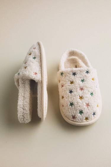 CHAUSSONS ENFANT SERVIETTE DE BAIN ÉTOILES - Blanc de Zara - Image 0