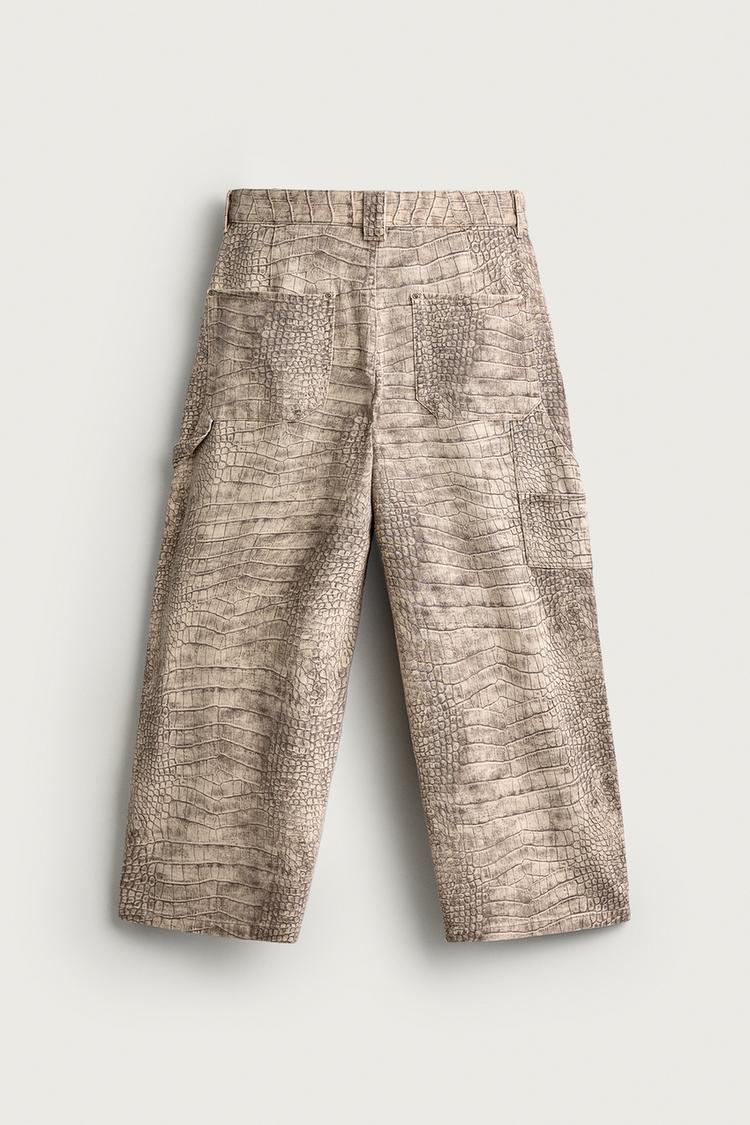 PANTALÓN DE CORTE RELAJADO CON ESTAMPADO ANIMAL 8