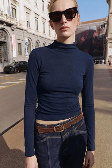 CAMISETA CUELLO SUBIDO - Marino de Zara