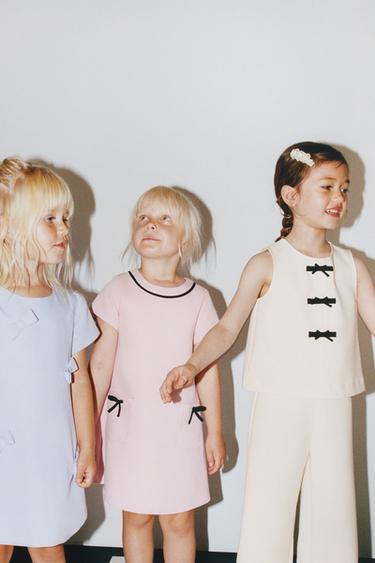 LOT DE DEUX PINCES PASSANT FLEURS EN TULLE - Écru de Zara