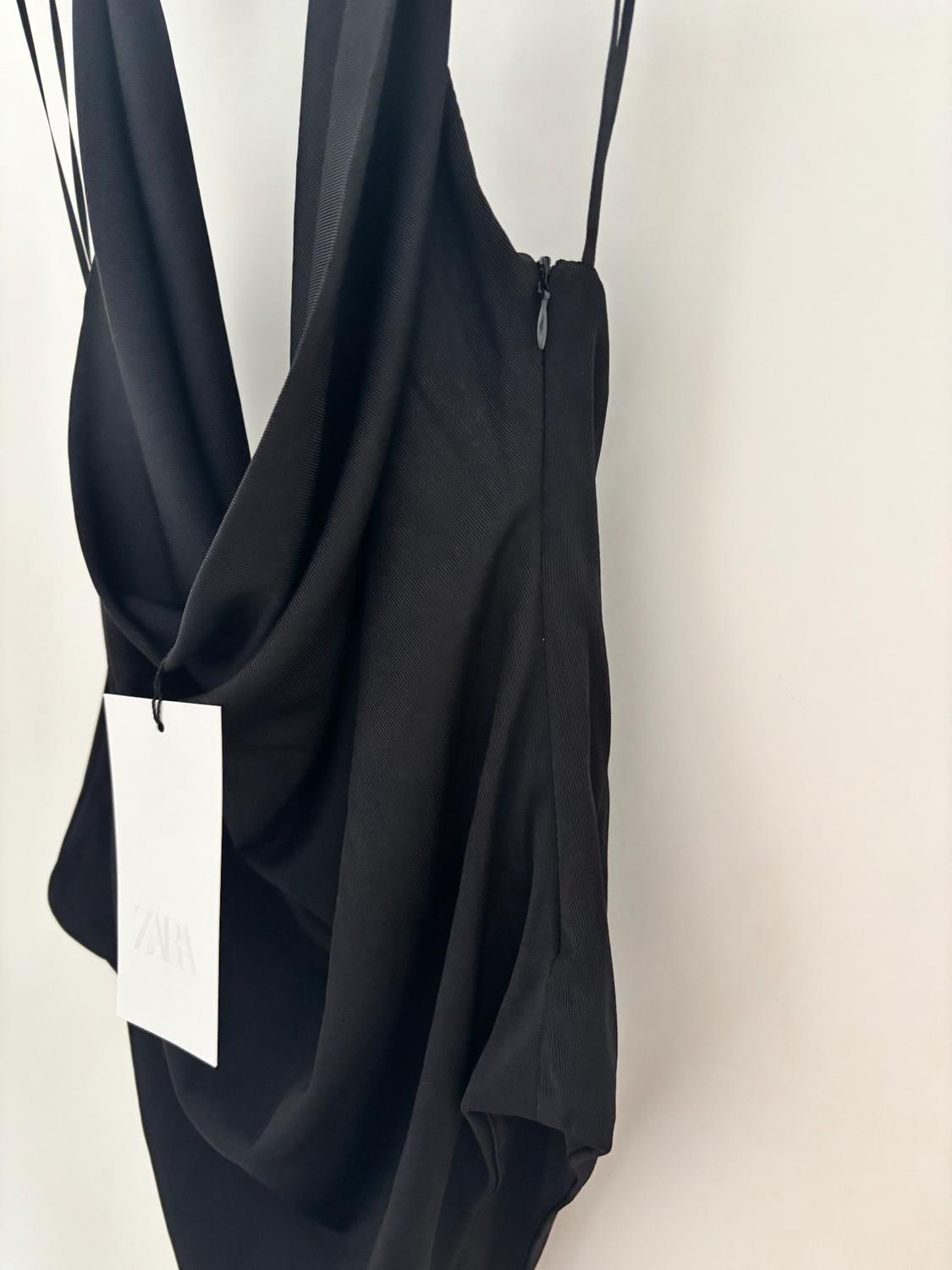 HALTER BODYSUIT WITH FLORAL APPLIQUÉ - Image 4