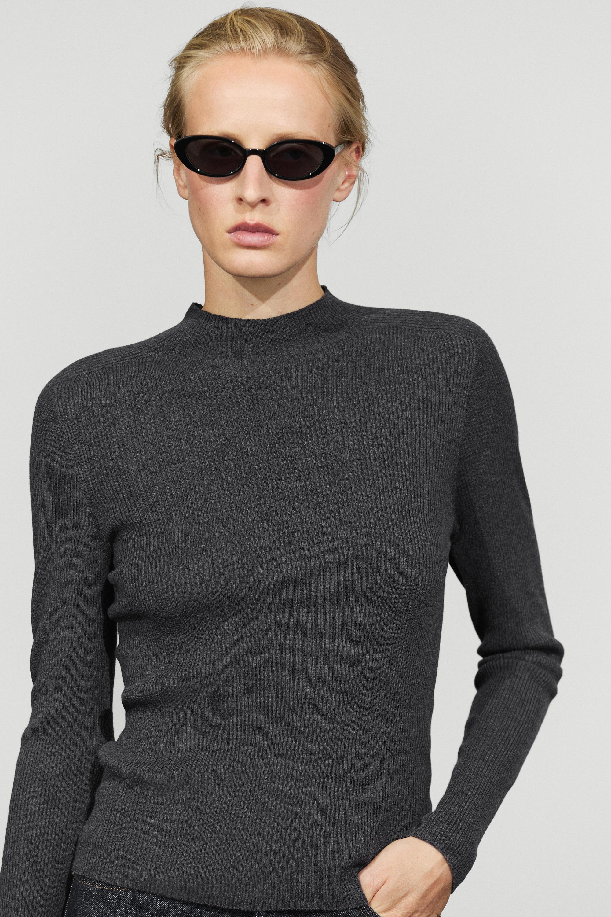 Ribbed knit mock turtleneck sweater