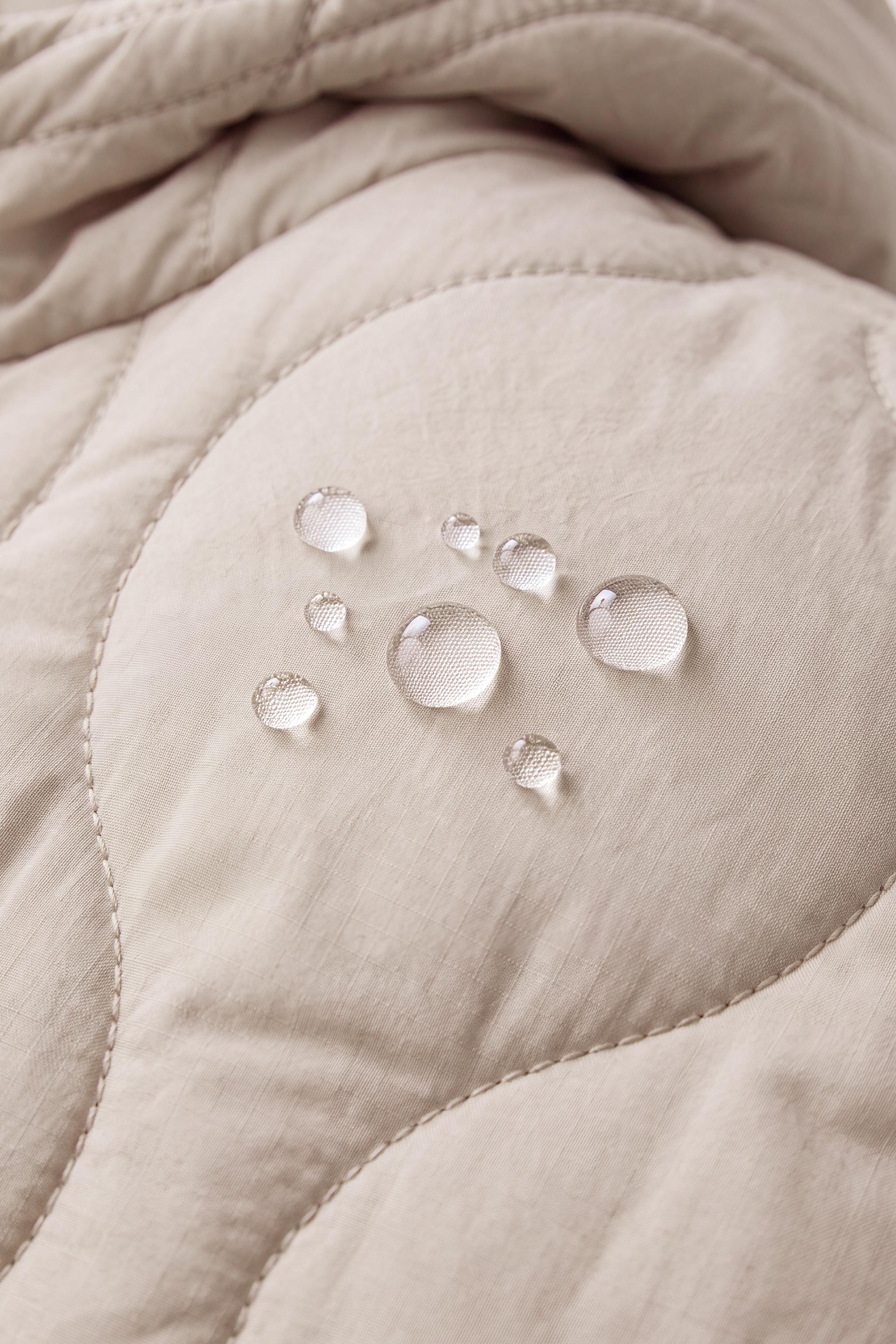 WATER-REPELLENT HOODED QUILTED JACKET