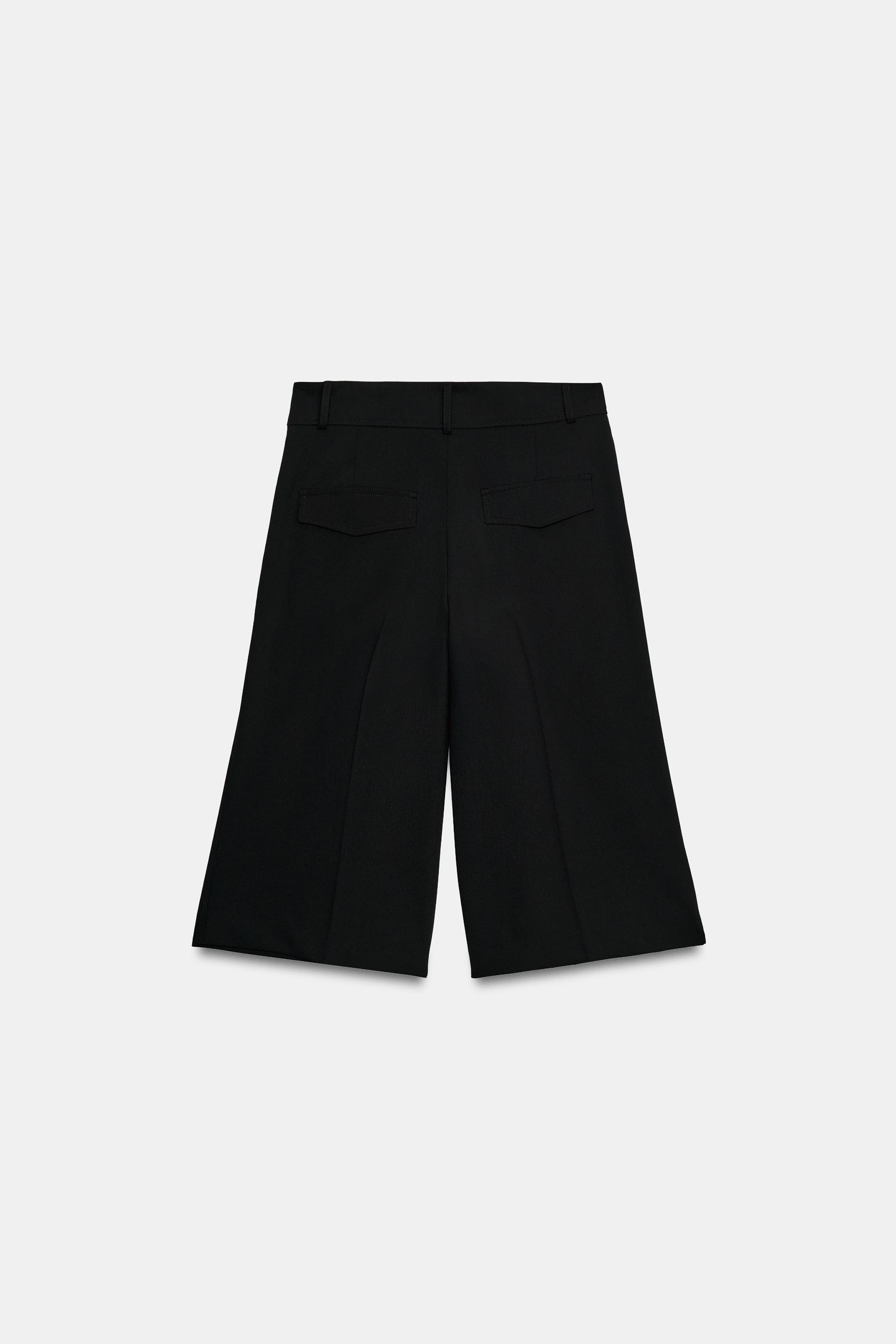 PLEATED FAUX LEATHER LONG BERMUDA SHORTS