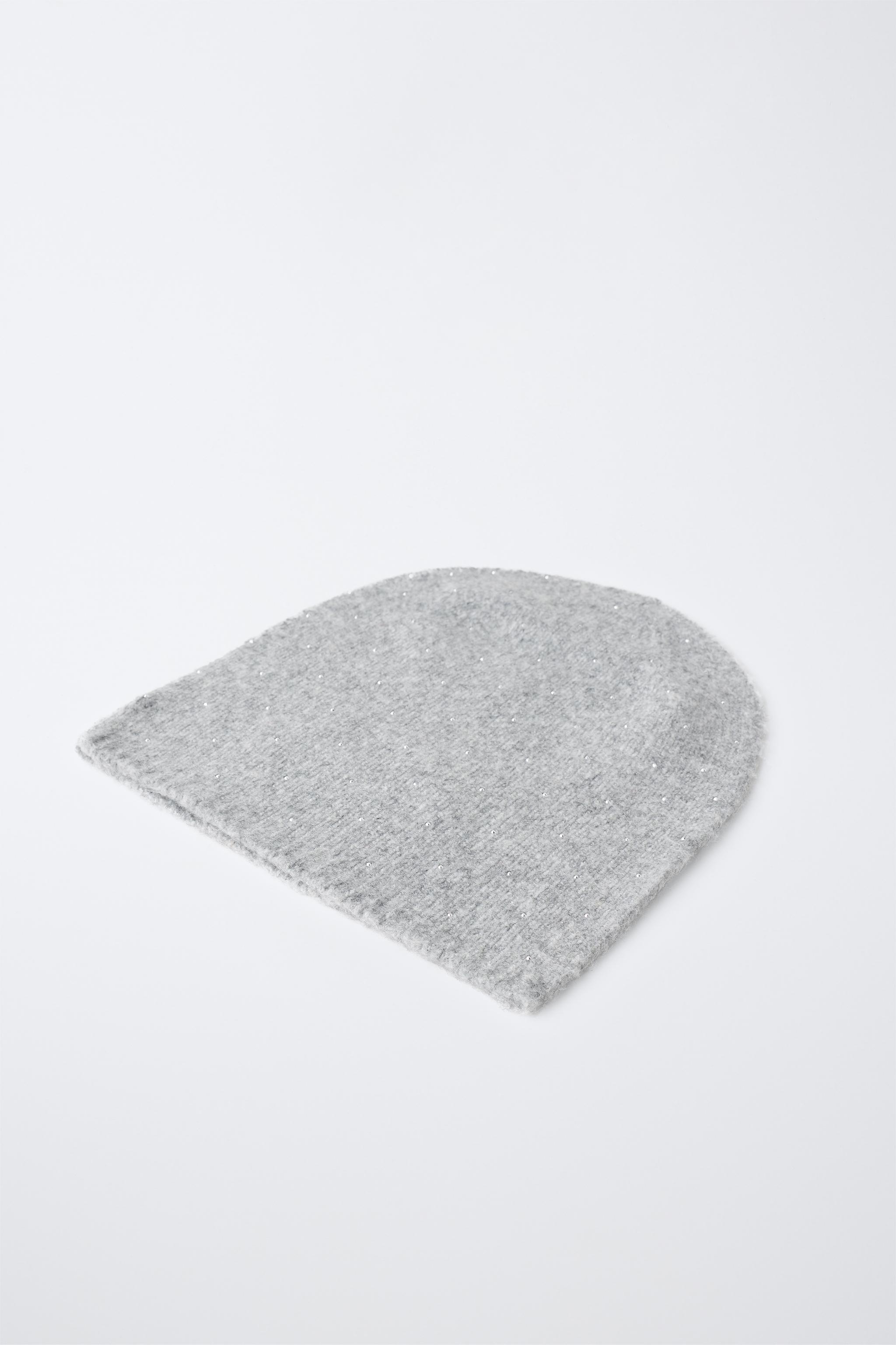 BONNET EN MAILLE BRODÉ