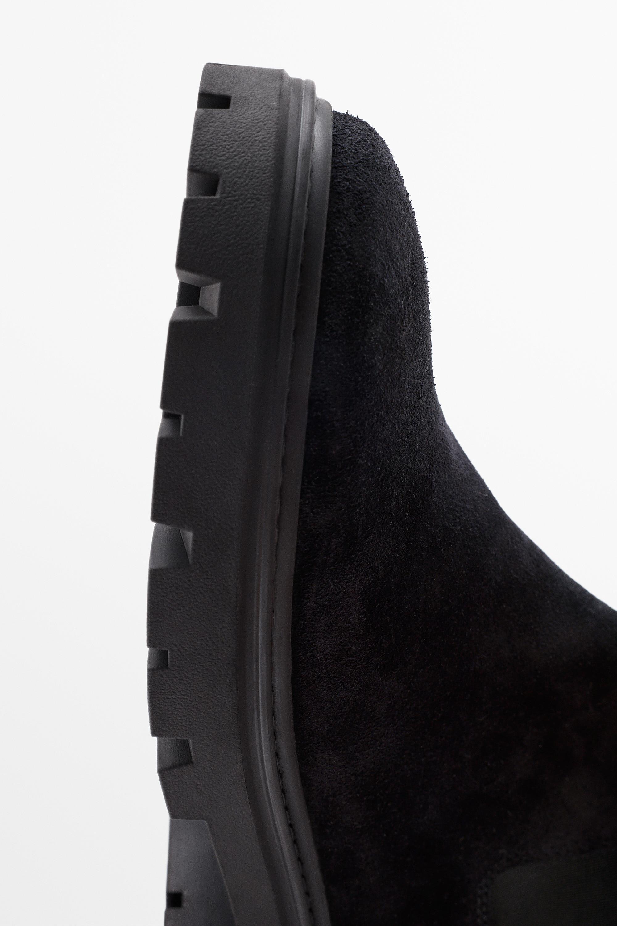 Flat Chelsea track sole ankle boot