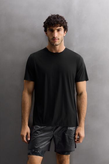 LIGHTWEIGHT TECHNICAL T-SHIRT - Black by Zara