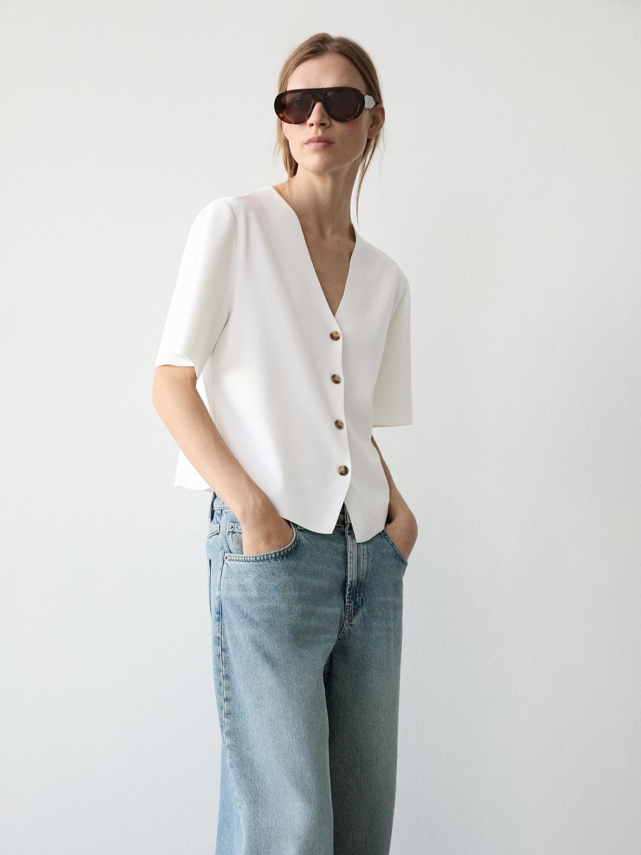 Short sleeve cardigan with button details