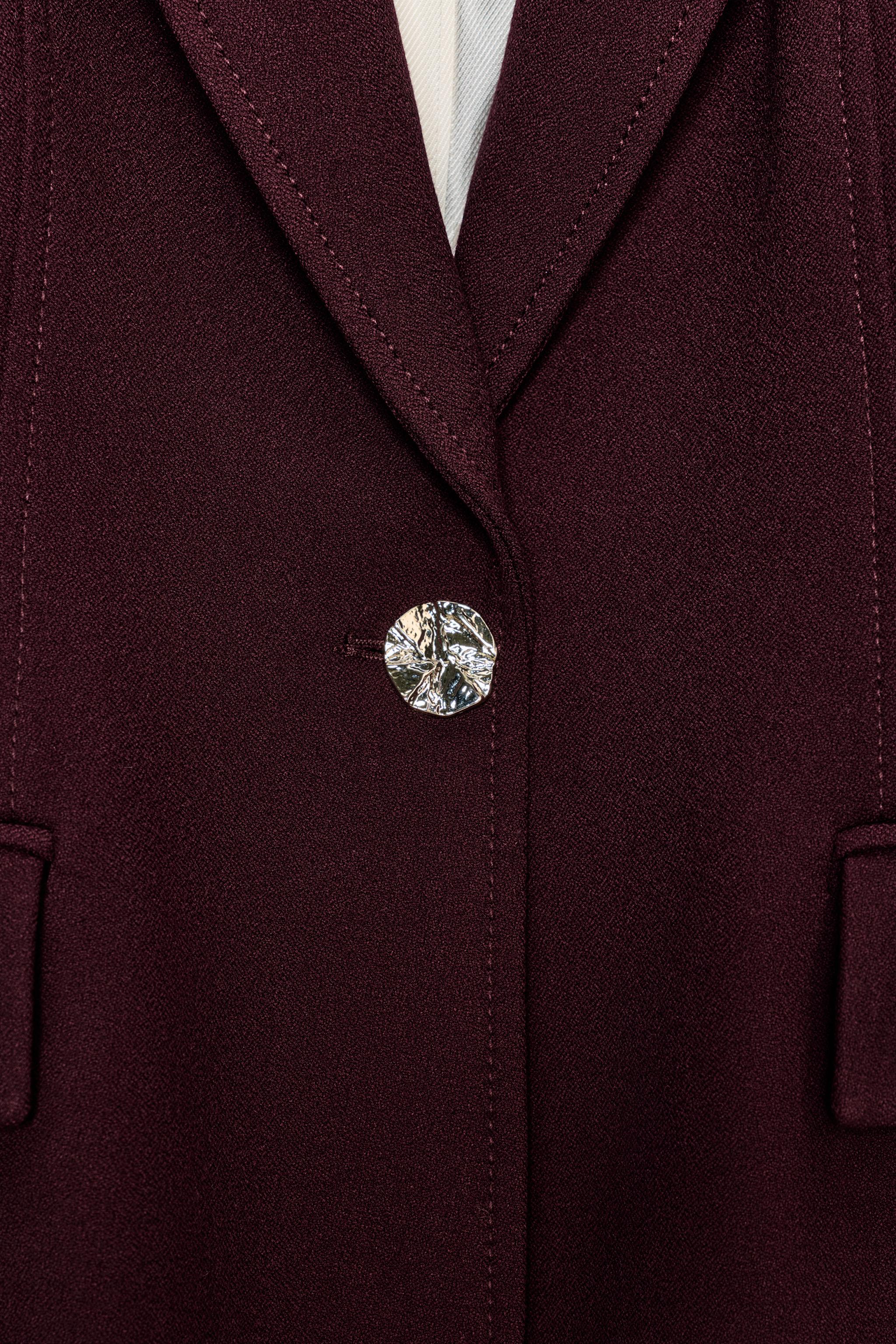 TAILORED BLAZER WITH PRONOUNCED SHOULDERS