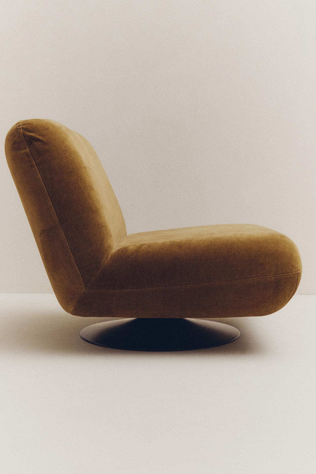SWIVEL VELVET ACCENT CHAIR — Olive green