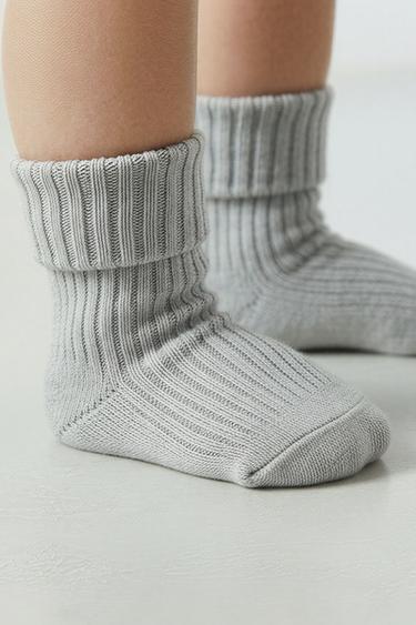 PACK CUATRO CALCETINES CAJITA - Gris de Zara
