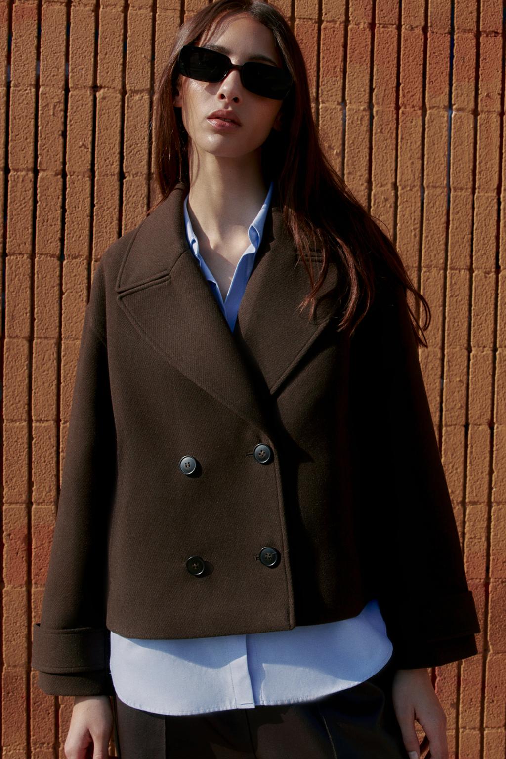 DOUBLE-BREASTED SHORT COAT