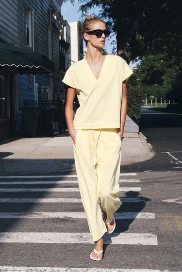 ENSEMBLE T-SHIRT ET PANTALON -  de Zara