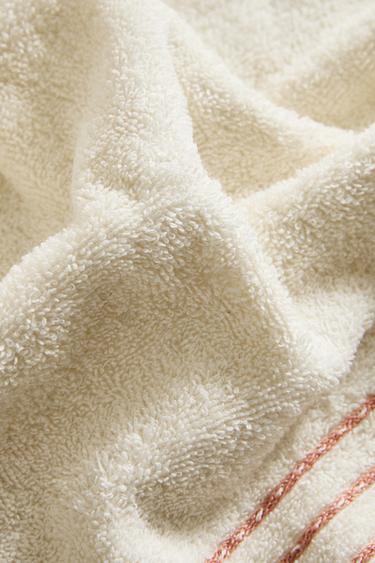 BATH TOWEL WITH CONTRAST PIPING - Pink de Zara - Image 3