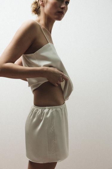 SHORT STYLE LINGERIE SATINÉ - Blanc cassé de Zara - Image 1