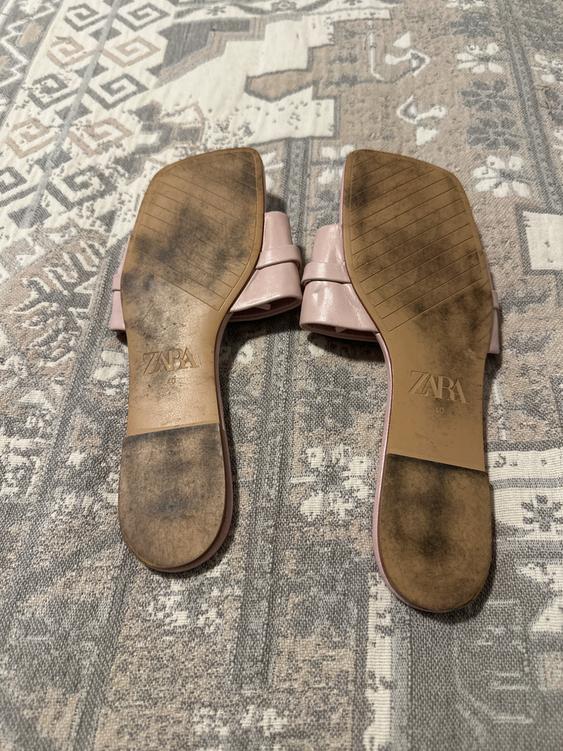 CHAIN TRIM LOW HEELED SANDALS - Image 2