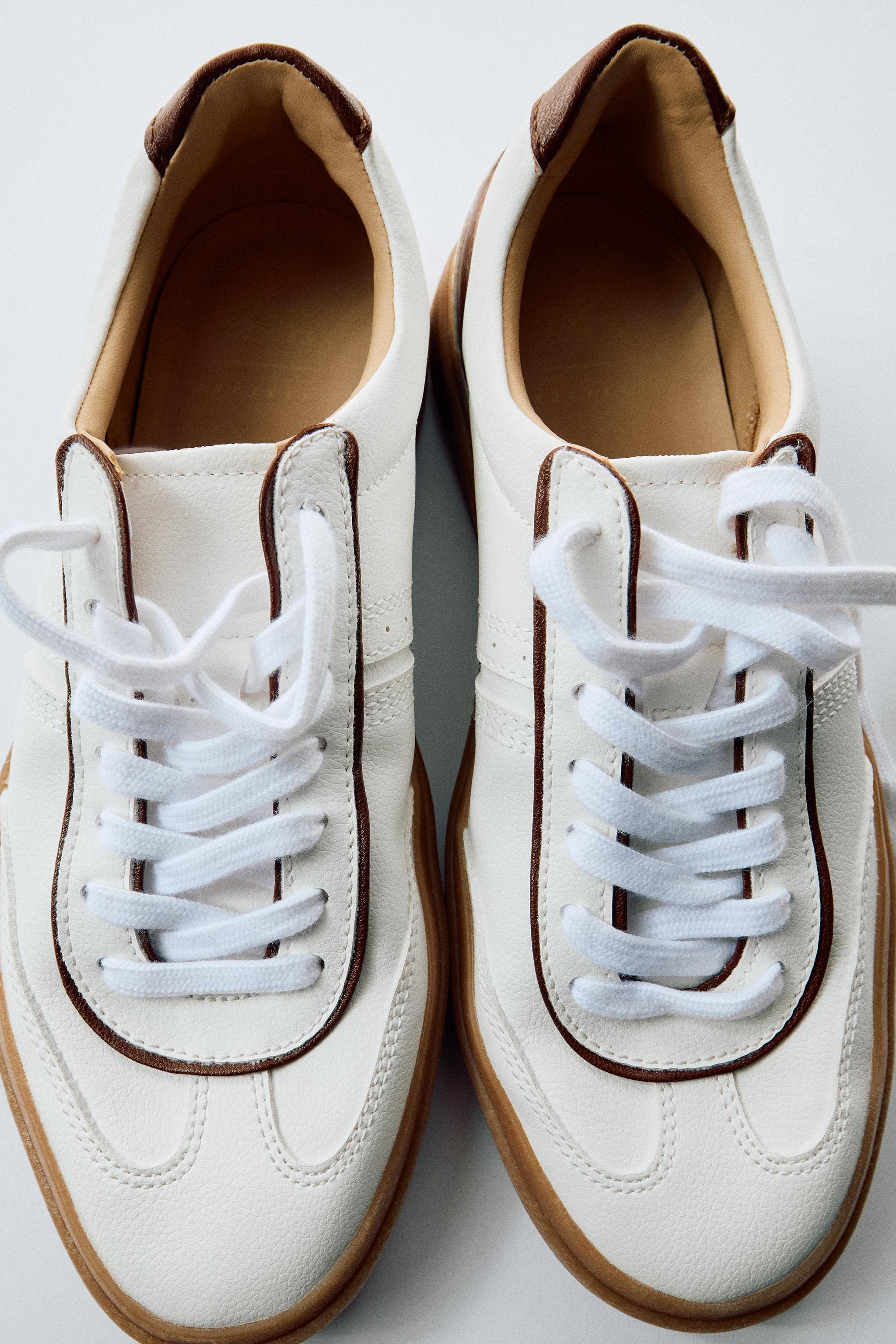 CONTRAST TRAINERS