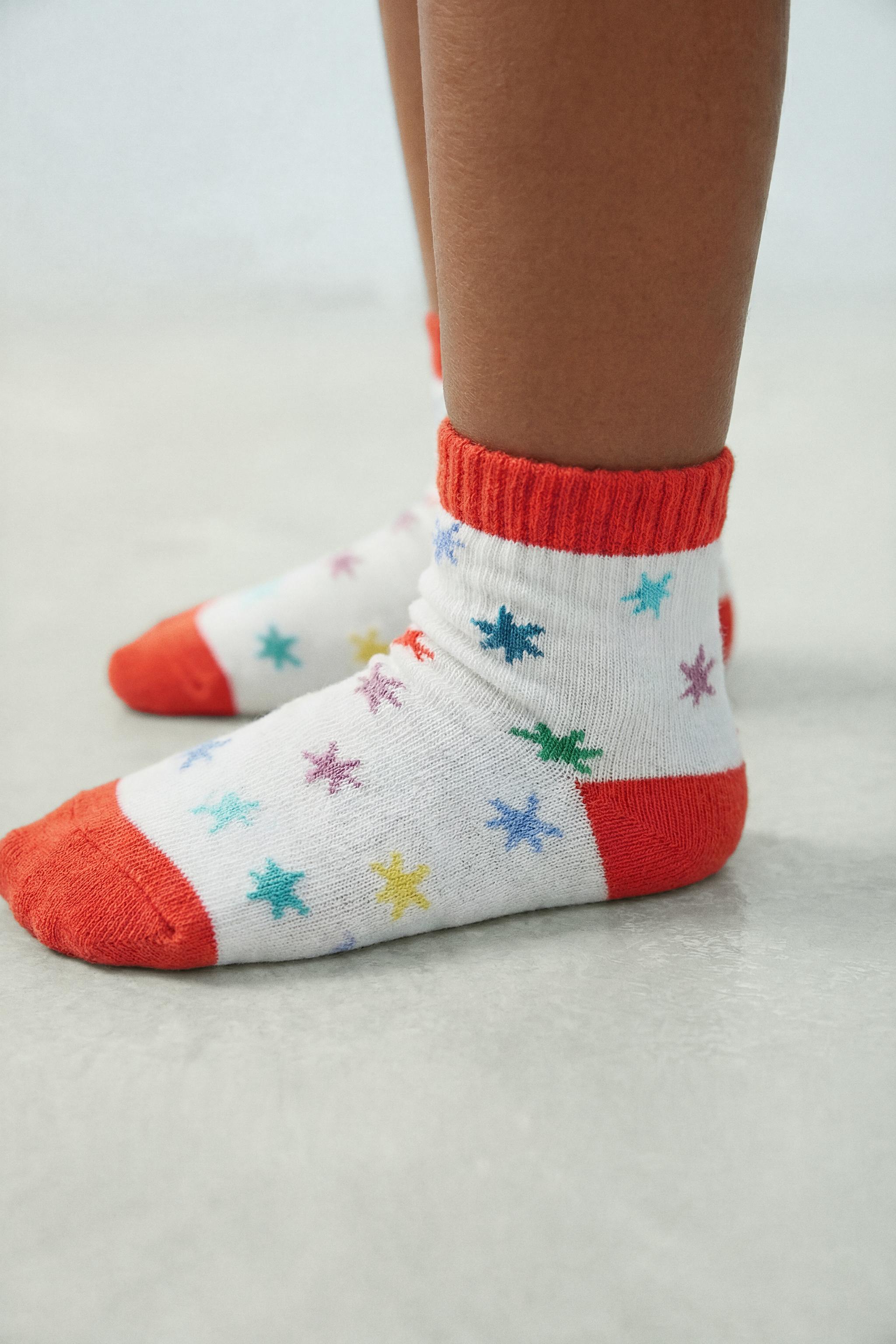 THREE-PACK OF SHORT CIRCUS SOCKS