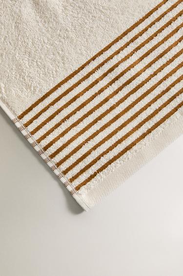 BATH TOWEL WITH STRIPED BORDER - Gold by Zara - Image 2