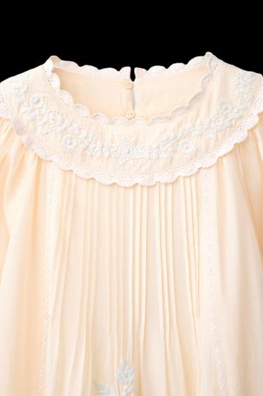 VESTIDO BORDADOS - Crudo de Zara