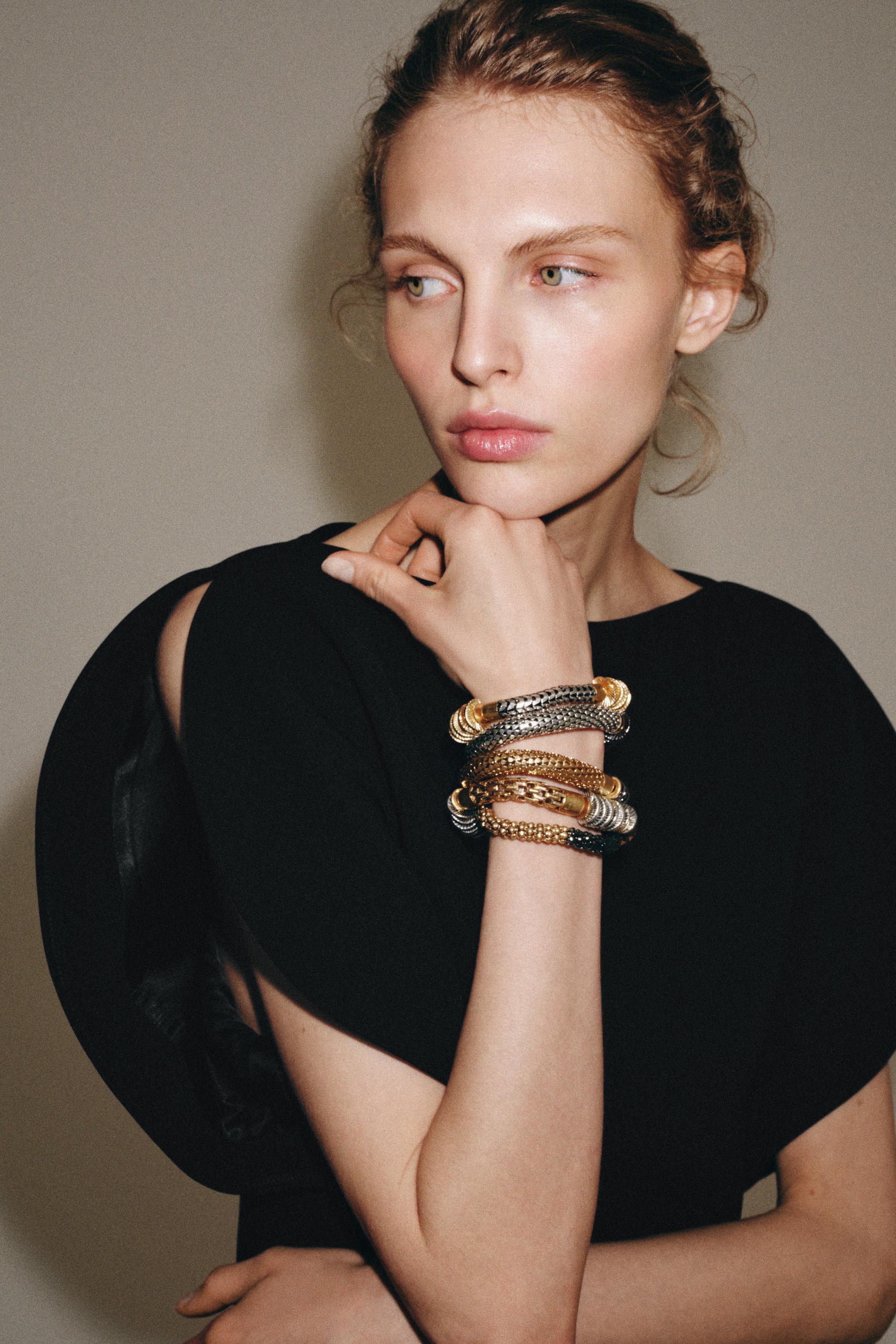 LOT DE 5 BRACELETS ÉLASTIQUES À PIÈCES MÉTALLIQUES