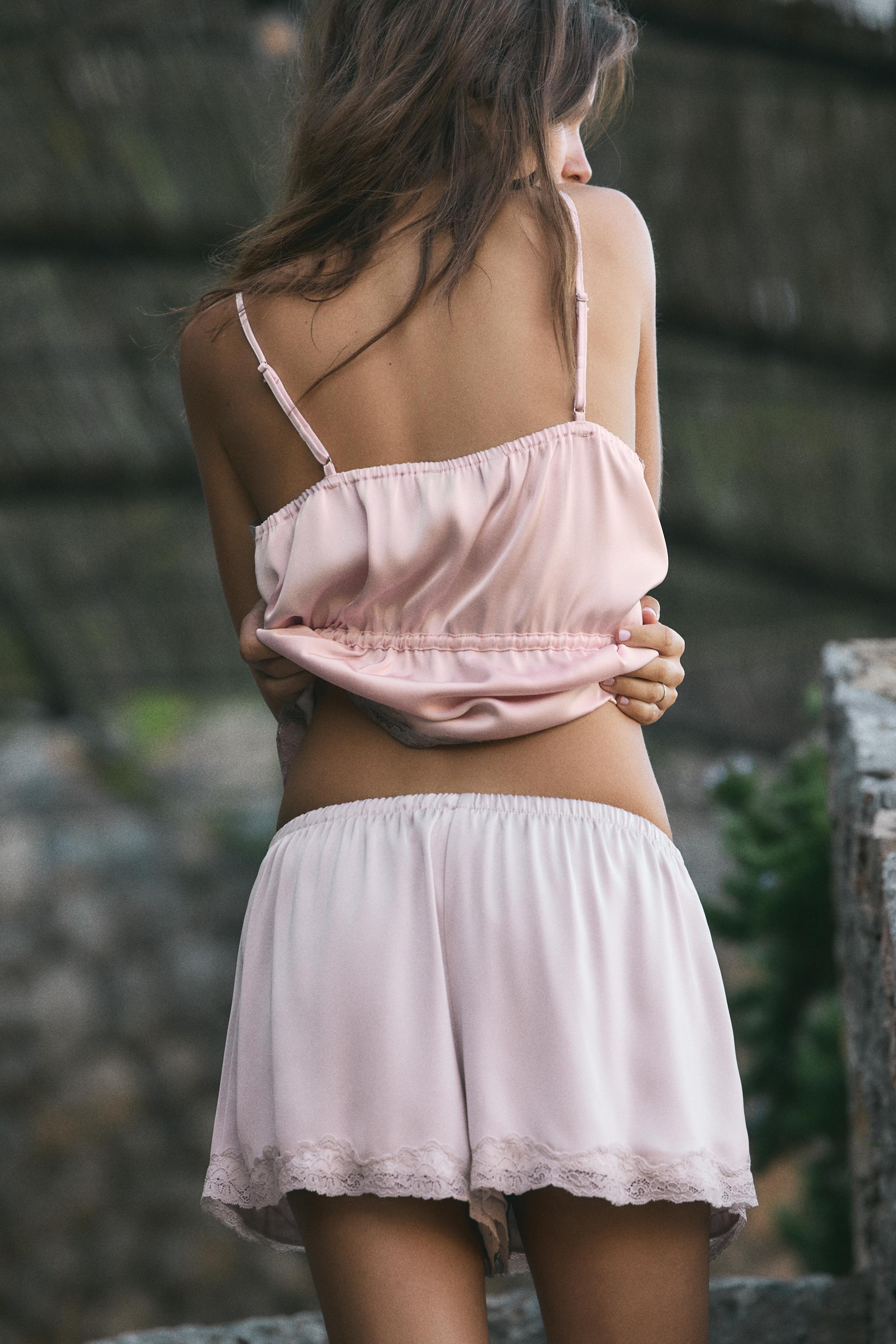 SHORT MINI SATINÉ DENTELLE