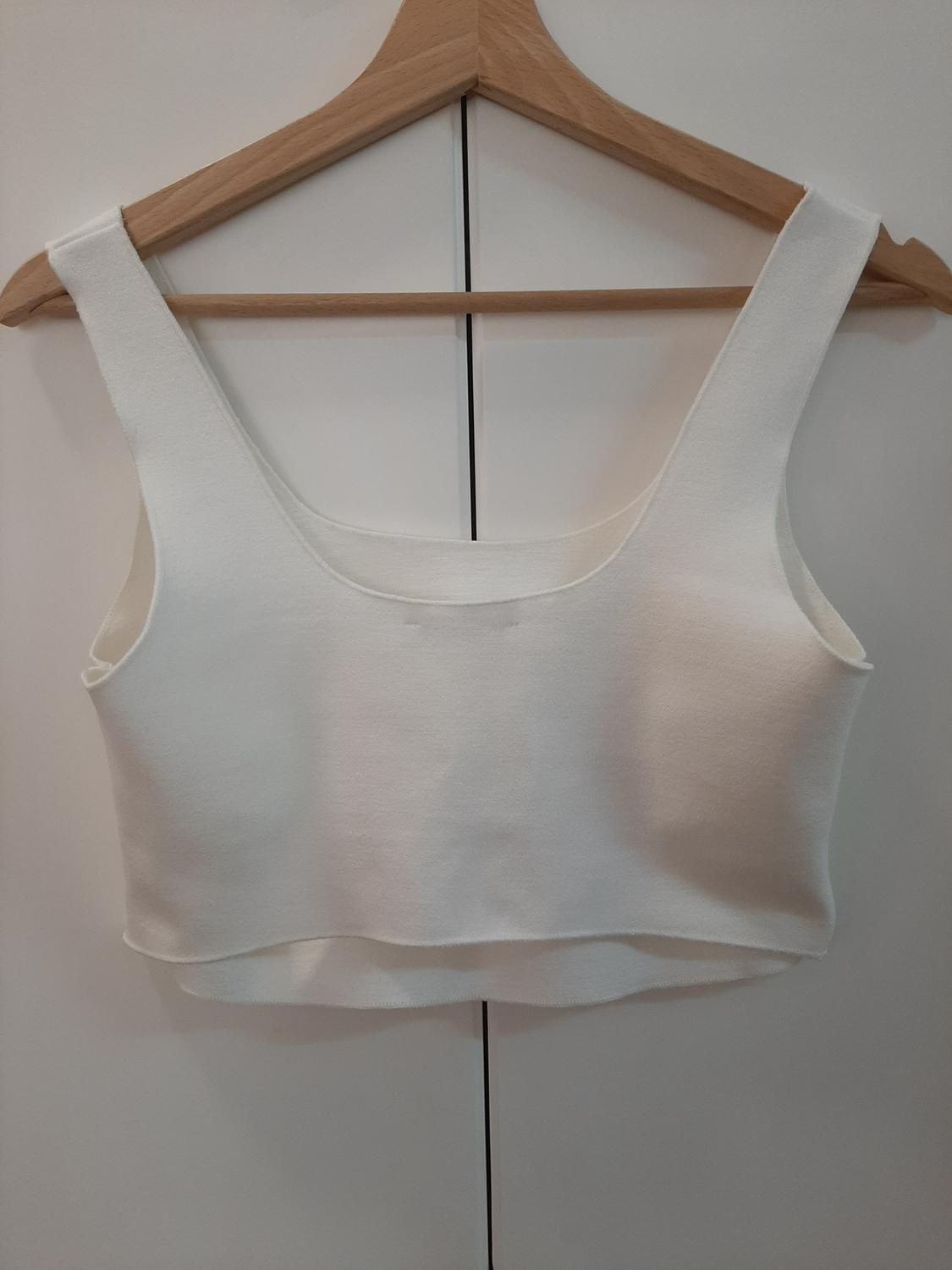 TOP WITH CUT-OUT DETAIL - Image 2