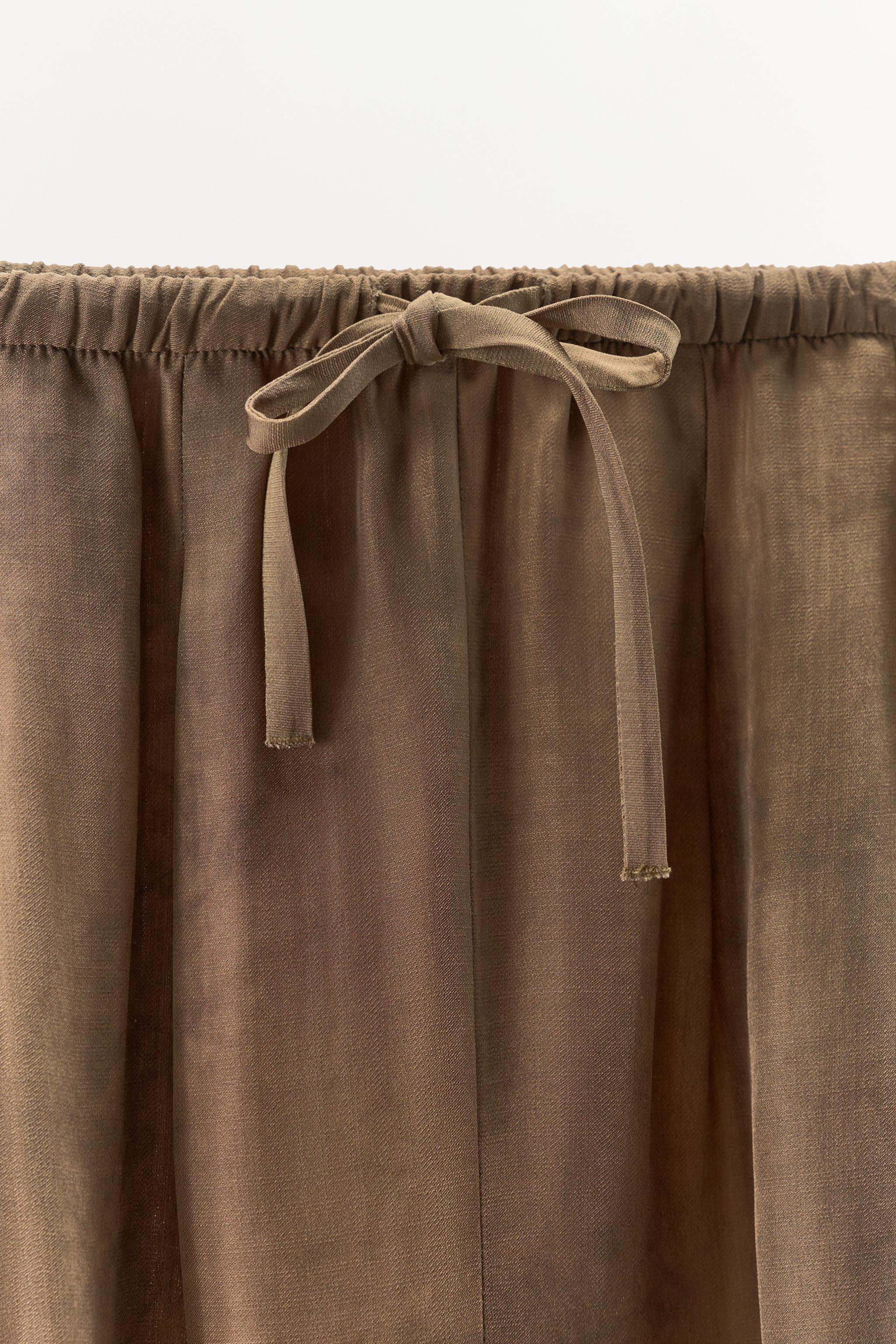 VOLUME PRINTED PANTS